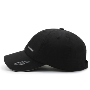 Cappellino da baseball nero traspirante ad asciugatura rapida con strisce riflettenti moda