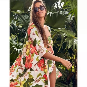 Ensemble de maillot de bain à imprimé floral tropical avec cardigan pour les vacances