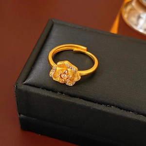 Vintage gold floral zircon ring with textured petals and adjustable band for women