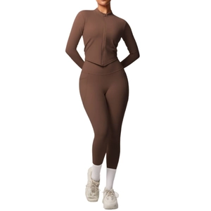Ensemble de yoga marron chocolat deux pièces avec haut zippé et legging taille haute