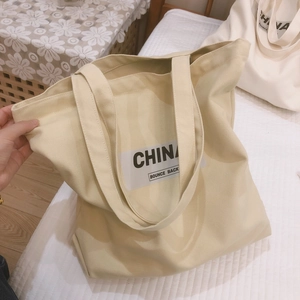 Grand sac cabas en toile kaki avec lettrage noir CHINA et larges bandoulières