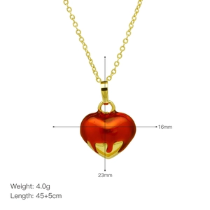 Detail of red heart pendant with dimensions 16x23mm and 45+5cm gold chain length