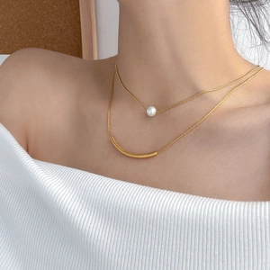 Double layered gold snake chain necklace with pearl and frosted curved pendant