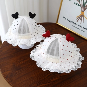 Chapeau de soleil d'été respirant pour bébé avec dentelle à cœur et accents 3D