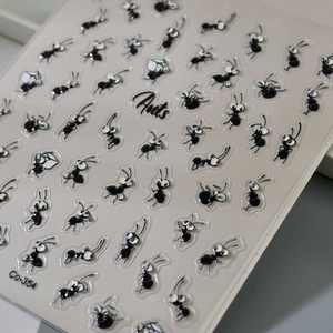 Adesivi per unghie 3D con graziose formiche nere a cartone animato e design a rilievo