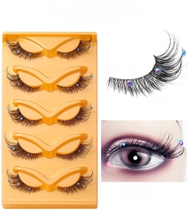 Detailed dimensions of fox-style false eyelashes with pearls and model display view
