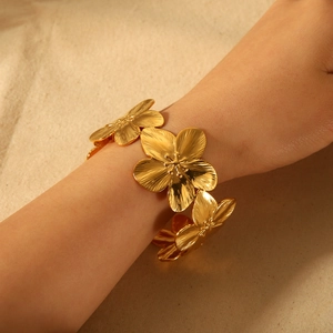 Elegant Stainless Steel Flower Open Cuff Bracelet Golden Textured Floral Jewelry Bangle For Women Non-Tarnish