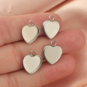 Polished stainless steel heart-shaped pendant trays and solid charms for DIY jewelry making