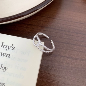 Minimalist 925 sterling silver twisted rope ring featuring a double-layer crossover design