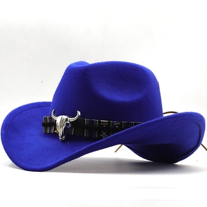 Hellblauer Western Cowboy-Filzhut mit ethnischem Band und silbernem Stierkopf-Symbol