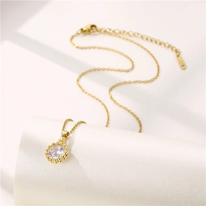 Collana minimalista in acciaio inossidabile placcato oro 18k con ciondolo tondo in zircone