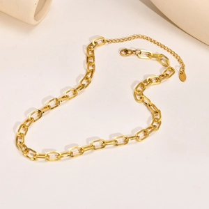 Detail of 18k gold plated paperclip chain necklace with lobster clasp and extender