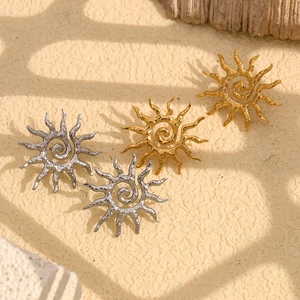 Boucles d'oreilles soleil artistiques plaquées or 18 carats et argent, design spirale
