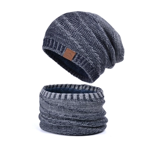 Ensemble bonnet en tricot et cache-col d'hiver avec doublure polaire en bleu et blanc