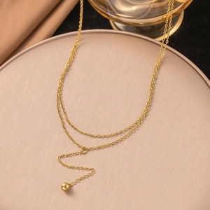 Collier double rang plaqué or 18K avec pendentif boule dorée polie au style minimaliste
