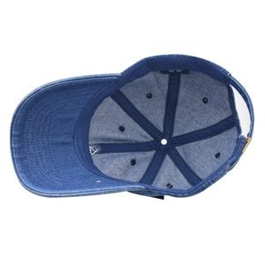 Berretto da baseball classico in denim lavato blu con fibbia in metallo regolabile