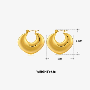 Detail view of gold heart hollow earrings with dimensions 2.8cm by 3cm and 9.8g weight