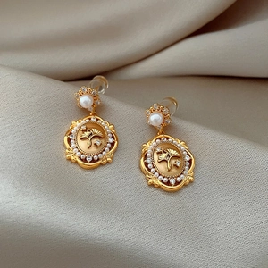 Vintage court style gold plated flower pearl earrings with zircon inlay and relief pendant