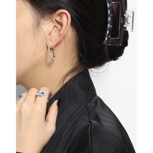 Minimalist S925 sterling silver irregular geometric hoop earrings worn by a model