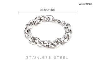 Vue détaillée du bracelet gourmette en acier inoxydable argenté de 210x11mm et 48g
