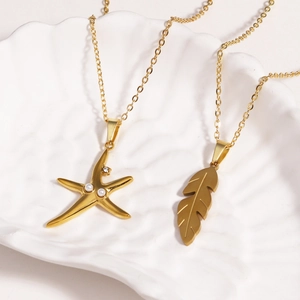 Golden titanium steel O-chain necklace featuring starfish and feather leaf pendants