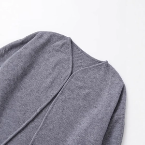 Gilet en maille gris minimaliste à devant ouvert avec des épaules tombantes