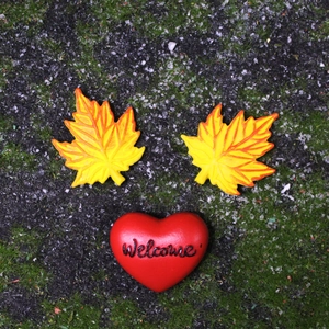 Garden miniatures set with resin autumn leaves and a red heart welcome sign decoration