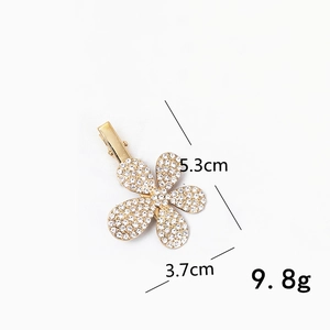 Detailed size view of rhinestone flower duckbill hair clip with 5.3cm length and 9.8g weight