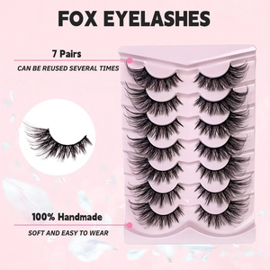 7 paires de faux cils œil de renard faits main avec tiges noires sur fond rose