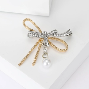 Eleganter Schleifen-Anstecknadel mit Straßsteinen und Perle in Gold und Silber