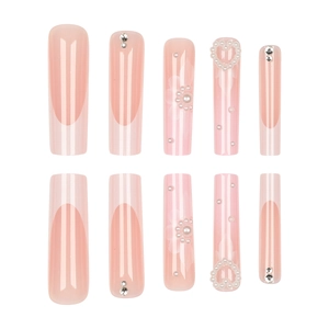Faux ongles cercueil longs style français avec base rose, cœurs perles et strass