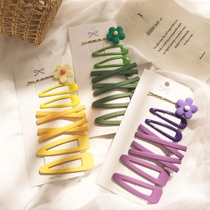 Blumiges avocadogrünes Haarklammer-Set mit matten bunten Macaron-Haarspangen für Damen