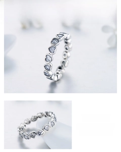 Detail of S925 sterling silver ring featuring continuous heart-cut cubic zirconia stones