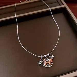 Collier pendentif cheval en bois rétro avec chaîne serpent argentée et petit cœur
