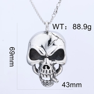 Vue détaillée du pendentif crâne punk avec dimensions 69mm x 43mm et poids 88,9g