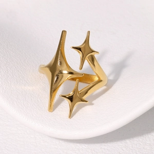Anello aperto in acciaio inossidabile dorato con tre motivi a stella sfalsati da donna