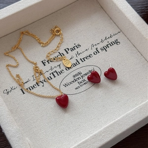 Vintage style red zircon heart pendant necklace and earring set with gold chain