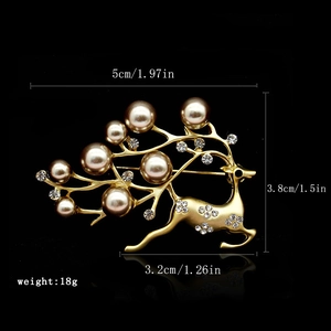 Detailed size specifications of the golden deer brooch with pearls and rhinestones