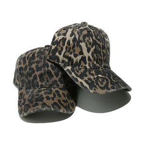 Fashionable leopard print baseball caps with textured canvas and curved brim for women