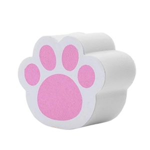 Cat paw cleaning sponge for bathroom mirrors and glass scale removal with no streaks