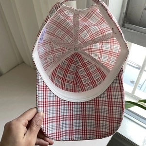 Casquette de baseball à carreaux rouge et noir légère avec structure interne en coton