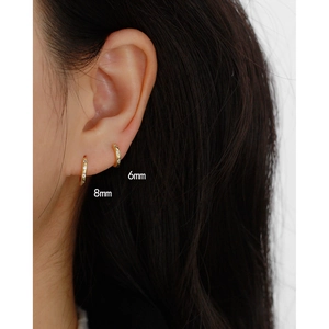 Classic S925 silver gold-plated hoop earrings with small crystals in 6mm and 8mm sizes