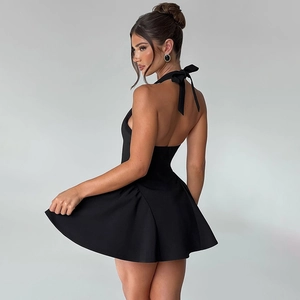 Robe courte dos nu noire sexy avec décolleté en V pour soirée et cocktail pour femmes
