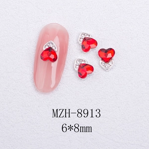 Detail of red heart cat-eye nail art crystal with diamond base, model MZH-8913 size 6x8mm