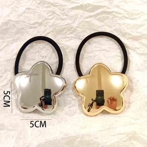 Detailed size view of gold and silver hollow flower hair ties measuring 5CM by 5CM