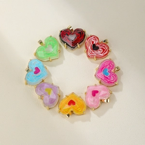 Set di 9 ciondoli a cuore in resina colorata con trama marmorea e anellini dorati per DIY