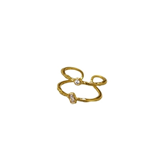 Anelli doppi minimalisti placcati in oro con trama martellata e pietre di zirconio
