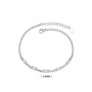 Detailed close-up of S925 silver Cuban chain with five 6.5mm rectangular cubic zirconia stones