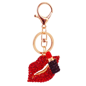 Schlüsselanhänger mit roten Strass-Lippen und Lippenstift aus Goldlegierung