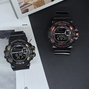 Vue détaillée des montres de sport avec lunettes dorées et rouges et affichage numérique